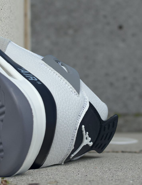 AIR JORDAN RETRO 4